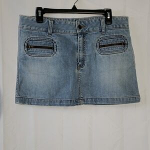 AEO Light Wash Denim Micro Mini Skirt with Zipper Accents. Size 12.